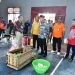 Bupati Pohuwato, Saipul Mbuinga, meninjau dapur umum untuk warga terdampak banjir Popayato, Kamis (23/1/2025) (Foto Iwan Karim)
