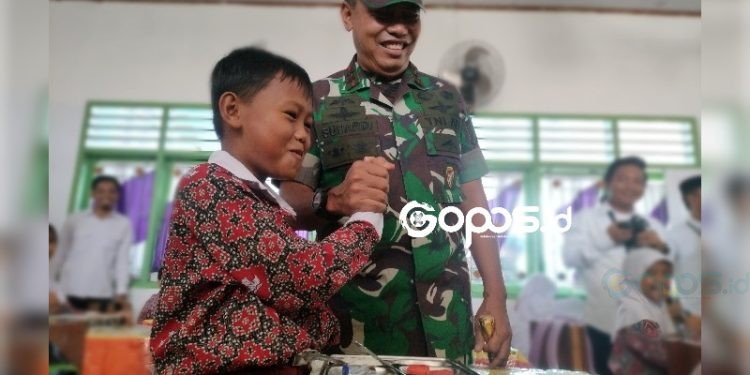 Pangdam XIII Merdeka, Mayjen TNI Suhardi meninjau sebara langsung program Makan Bergizi Gratis (MBG) di SDN 74 Kota Gorontalo guna memastikan gizi siswa terpenuhi.