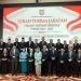 Sejumlah Kadis di lingkungan Pemprov Gorontalo berpose bersama dengan Gubernur dan Wakil Gubernur Gorontalo dalam agenda serah terima jabatan di aula Kemenko Perekonomian, Kamis (20/02/2025) kemarin.