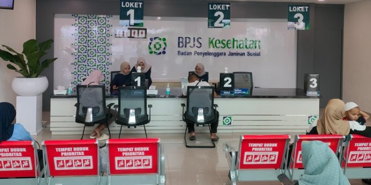 Pelayanan di BPJS Kesehatan Provinsi Gorontalo.(Foto Putra/Gopos)