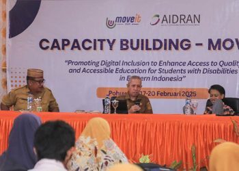 Plh Sekda Pohuwato, Arman Mohammad, memberikan sambutan Capacity Building Disabilitas Australia-Indonesia, berlangsung di Hotel Golden Sri, Senin (17/02/2025) (Istimewa)