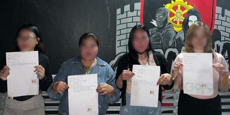 Empat cewek MiChat saat diamankan jajaran Polda Gorontalo dalam rangkaian Operasi Pekat Otanaha 2025, Rabu malam (26/2/2025).(Foto Polda Gtlo)