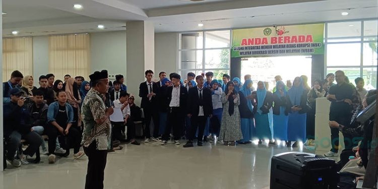 Dosen dan mahasiswa IAIN Sultan Amai Gorontalo menggelar aksi demonstrasi terhadap Rektorat IAIN Sultan Amai Gorontalo, Rabu (19/2/2025)