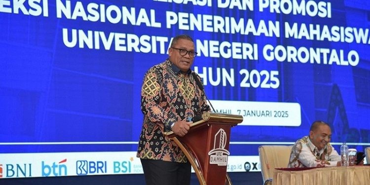 Rektor UNG sekaligus Ketua Tim SNPB, Eduart Wolok.(Foto UNG)