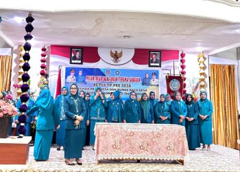 Ketua TP PKK Kabupaten Gorontalo, Fory Naway saat melantik TP PKK tingkat Kecamatan dan Desa, senin (10/02/25). (Foto: Zidny/Mg/Gopos)
