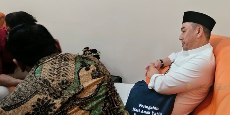 Hamim Pou saat berada di kantor Kejari Bone Bolango untuk menjalani pemeriksaan Tahap II kasus Bansos, Rabu (26/2/2025).(Foto Putra Gopos)