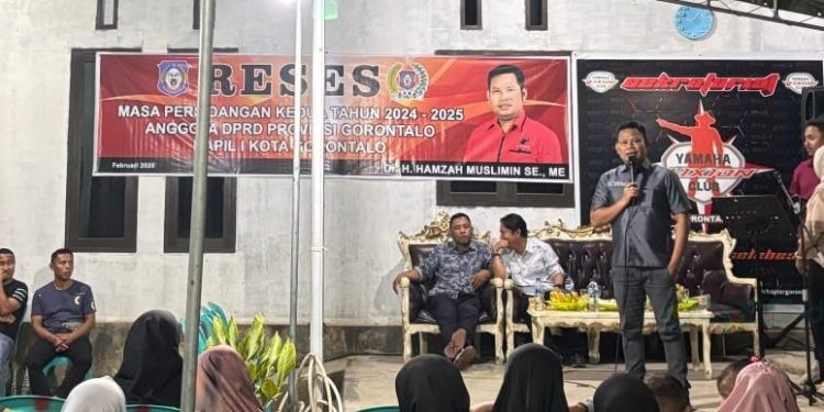Anggota DPRD Provinsi Gorontalo Hamzah Muslimin saat menyerap aspirasi masyarakat di Kelurahan Huangobotu, Kecamatan Dungingi, Kota Gorontalo, Selasa (11/2/2025).