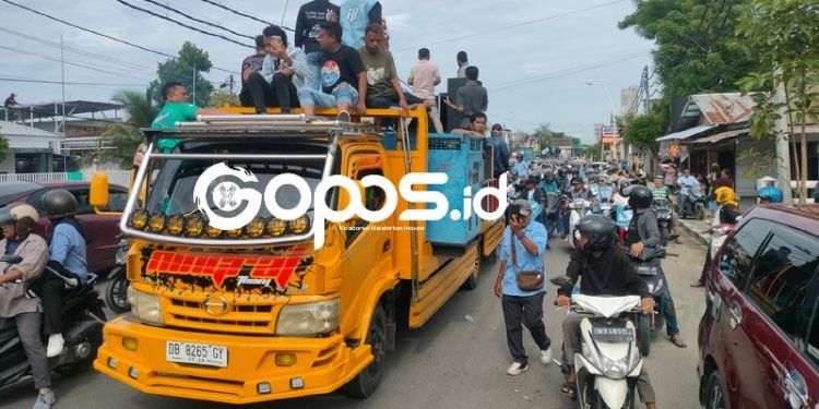 Ratusan pendukung dan simpatisan ikut mengawal kemenangan Adhan - Indra (AIR).