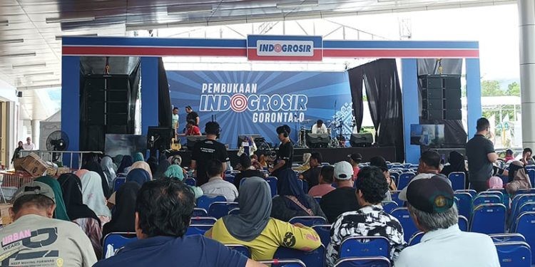 Suasana pembukaan Indogrosir Gorontalo