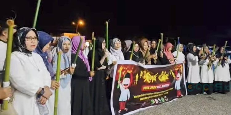 Kirab obor yang dilaksanakan warga Buntulia menyambut Ramadan 1446 H.