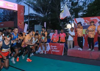 Para peserta lari B'Day Running Pohuwato 5 K dan 10 K mengambil start di kompleks Pohon Cinta, Marisa, Pohuwato