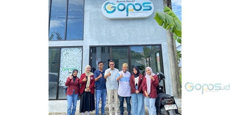 Mahasiswa Jurusan Bahasa dan Sastra Indonesia melaksanakan magang jurnalistik di media online gopos.