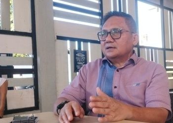 Mantan Ketua DPD 2 Golkar Kota Gorontalo Marten Taha saat jumpa pers soal pemecatan dirinya sebagai kader Golkar, Rabu (19/2/2025).(Foto Putra Gopos)