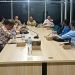Suasana mediasi di DPRD Kabupaten Gorontalo terkait pengembalian uang milik keluarga korban calo PPPK.