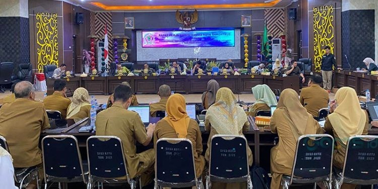 Komisi II Melakukan Rapat Kerja bersama Rs Aloe Saboe dan Rs Otanaha di aula DPRD (Selasa/4/2/2025) (Rama/Gopos)