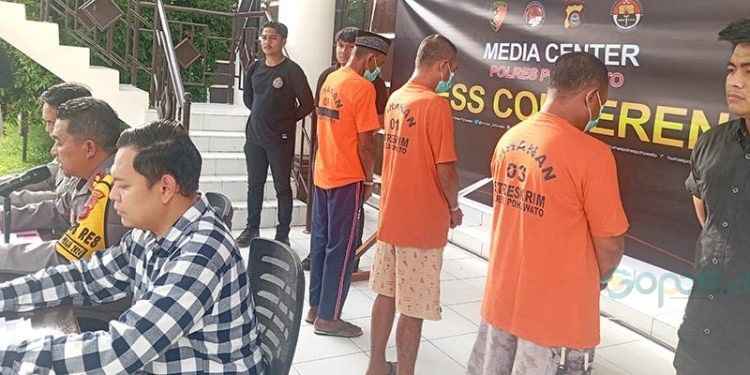 Polres Pohuwato menggelar konferensi pers terkait proses hukum kasus dugaan pelecehan seksual oleh seorang pria paruh baya di Kecamatan Randangan