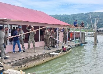 Satpol PP Bongkar RM Terapung di Tengah Danau Limboto