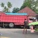 Kondisi truk yang mengangkut air dalam kemasan terperosok usai menabrak tembok pagar rumah warga di Jl. A. Hippy, Kelurahan Hunggaluwa, Kecamatan Limboto, Kabupaten Gorontalo, Jumat (14/2/2025)