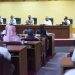 Rektor UNG Eduart Wolok saat memimpin rapat bersama unsur pimpinan kampus UNG membahas efisiensi anggaran dalam rangka penghematan, berlangsung di ruang sidang rektorat UNG, Rabu (12/2/2025).(Foto UNG)