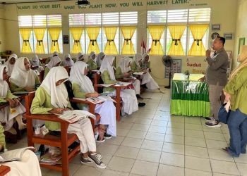 Salah satu sekolah di Kabupaten Pohuwato menerima sosialisasi dari jurusan Agroteknologi, Fakultas Pertanian, UNG, Kamis (13/2/2025) (Foto Yusuf Gopos)