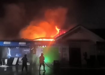 Kebakaran yang terjadi di jalan Aloei Saboe Kota Gorontalo, Selasa (11/2/2025).