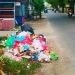 Penampakan sampah di jalan Cendrawasih, Kelurahan Heledulaa, Kecamatan Kota Timur, Kota Gorontalo, Jumat (7/2/2025).(Foto putra Gopos)