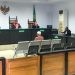Terdakwa Faisal Lahay saat pembacaan tuntutan oleh JPU di Pengadilan Tipikor Gorontalo, Jumat (14/2/2025).(Foto Rama Gopos)