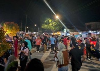 Ribuan masyarakat tumpah ruah memenuhi Kecamatan Molosipat dalam Festival Obor dan Karnaval Budaya 2025. Kegiatan tahunan yang telah memasuki tahun keempat ini sukses menyedot perhatian warga, terbukti dari antusiasme yang tinggi dalam mengikuti dan menyaksikan acara tersebut.