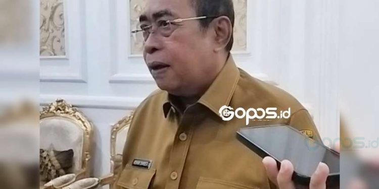Walikota Gorontalo, Adhan Dambea