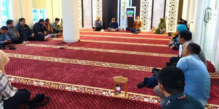 Kampus UBM menggelar silaturahmi dan buka puasa bersama, pada Kamis (20/3/2025) di Musholla At Tin Kampus UBM Gorontalo.