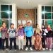 capt. foto : Alumni sekaligus Aktivis GMNI DPD Provinsi Gorontalo, Donal Hopni Palandi, SM, usai bersilaturahmi, dan berfoto bersama Ketua YBMG, Rektor di Kampus UBM Gorontalo, serta Tim Kehormatan Kode Etik (KKE), Sabtu (22/3/2025).
