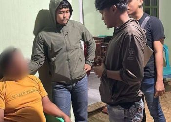 Oknum ASN saat di tangkap pihak kepolisian di rumah pribadi, Senin (17/03/2025) malam (Istimewa)