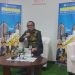 Kepala Perwakilan BI Provinsi Gorontalo, Bambang Setya Permana (tengah) didampingi Deputi Kepala Perwakilan BI Gorontalo, Ciptoning Suryo Condro (kiri), memberikan informasi perkembangan ekonomi Provinsi Gorontalo, Selasa (25/3/2025)