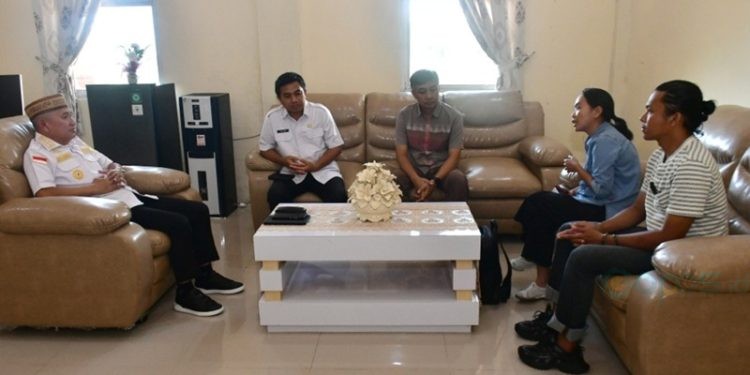 Bupati Pohuwato, Saipul Mbuinga, menerima audiensi dari Burung Indonesia, Rabu (05/03/2025) (Iwan Karim Humas Pemda Pohuwato)