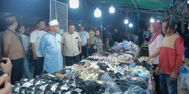 Wakil Bupati Pohuwato, Iwan Adam, meninjau Bazar Ramadan di Terminal Marisa, Pohuwato