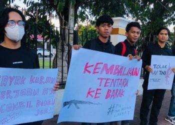 Aksi penolakan RUU TNI oleh Koalisi Masyarakat Sipil untuk Demokrasi Gorontalo, kamis (27/03/25). (Foto: Istimewa)