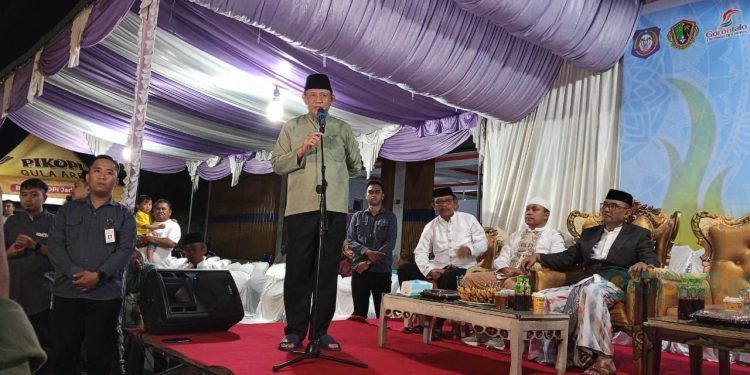 Gubernur Gorontalo, Gusnar Ismail, memberi sambutan pada Festival Obor yang dilaksanakan Pemuda Molosipat W Bangkit, Sabtu (15/3/2025)
