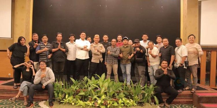 Kapolresta Kota Gorontalo, Kombes Pol Ade Permana melaksanakan tatap muka dan buka bersama dengan wartawan yang bertempat di Grand Q Kota Gorontalo, Senin (10-3-2025).