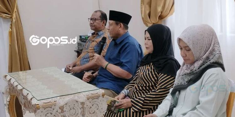 Gubernur Gorontalo Gusnar Ismail dan Wakil Gubernur Gorontalo Idah Syahidah secara tegas menolak pengadaan mobil dinas baru untuk kepentingan pemerintahan.