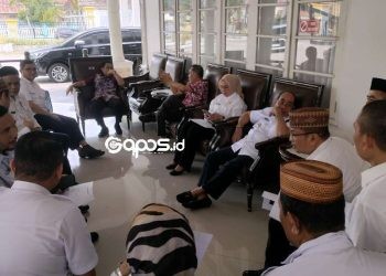 Adhan mengumpulkan semua camat se Kota Gorontalo di Rumah Dinas Walikota Gorontalo, Rabu (5-3-2025).