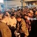 Walikota Gorontalo Adhan Dambea terlihat terjun langsung melaksanakan pengukuran Lapak pasar senggol Kota Gorontalo, Kamis dini hari (6-3-2025).