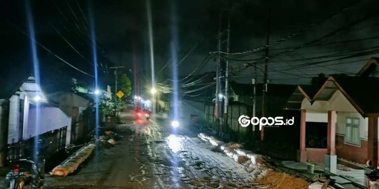 Kondisi jalan raya di Desa Tanah Putih, Kecamatan Botupingge, Kabupaten Bone Bolango.