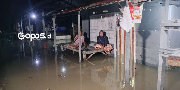 Banjir kembali menggenangi sejumlah titik di Kecamatan Suwawa Kabupaten Bone Bolango, Selasa (11-3-2025).