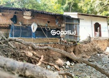 Seorang warga di Biluango Reti S Muko terpaksa tinggal dirumahnya yang hampir habis dihantam banjir sejak November 2024.