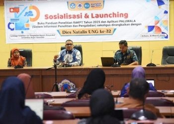 Rektor UNG Eduart Wolok saat peluncuran buku panduan penelitian 2025 berlangsung di Aula Rektorat UNG, Selasa (11/3/2025).(Foto UNG)