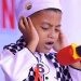 Seorang anak mengikuti lomba azan di pelataran Pantai Tugulufa Kelurahan Tuguwaji, Kota Tidore Kepulauan, Sabtu (5/8/2023). (Foto:Infopublik.id)