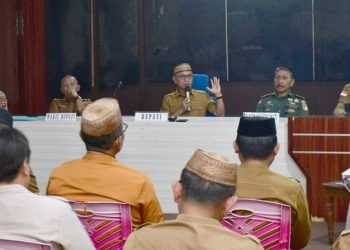 Bupati Pohuwato, Saipul Mbuinga, memberikan sambutan pembentukan komando cegah penyebaran Malaria di Pohuwato, berlangsung di Aula dinas PU Pohuwato, Selasa (04/03/2025) (Razak Humas Pemda Pohuwato)