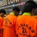Empat tersangka praktek curang perdagangan barang bersubsidi Minyakita di atas HET saat jumpa pers di Polda Gorontalo, Senin (10/3/2025).(Foto Putra Gopos)