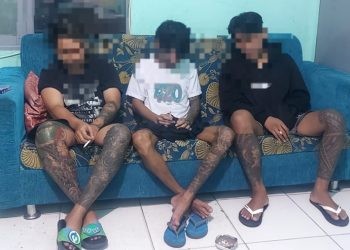 Tiga pemuda yang diamankan di Polresta Gorontalo Kota terkait peredaran narkoba jenis sabu-sabu.(Foto Polresta)