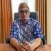 Plt. Kepala Dinas Pemberdayaan Masyarakat dan Desa (Pemdes) Kabupaten Bone Bolango, Nixon Adolong saat diwawancarai di ruang kerjanya, Jumat (14/3/2025). (Foto AKP/Diskominfo)